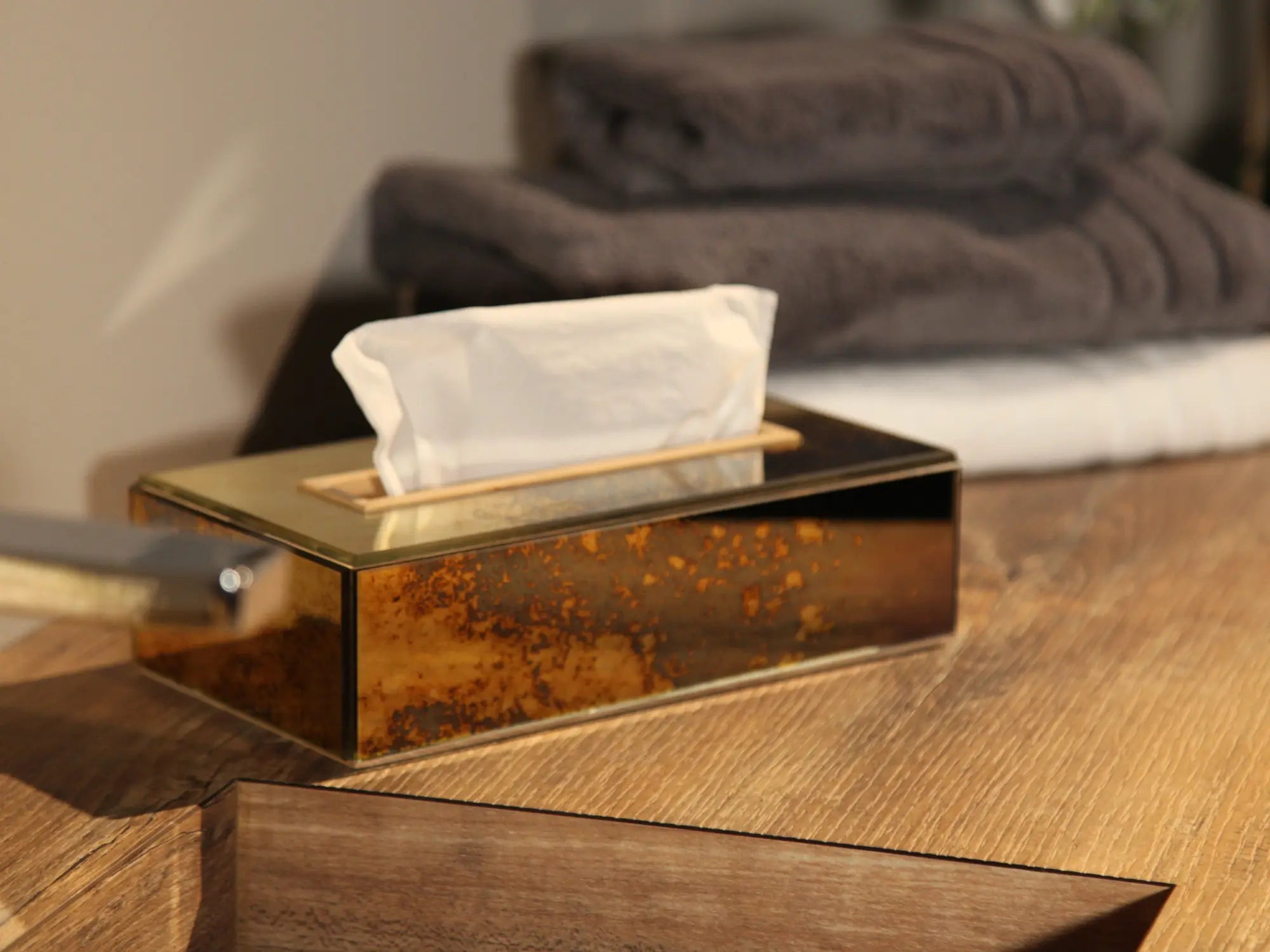 Porta fazzoletti in vetro anticato color oro